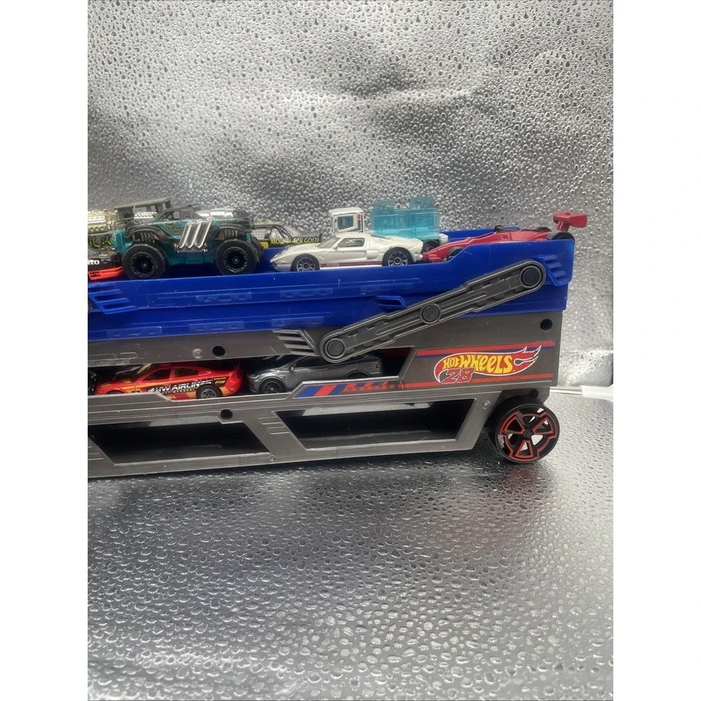 Hot‎ Wheels 2012 Mega Hauler Transporter Truck With 16 Cars Holds 50 Cars